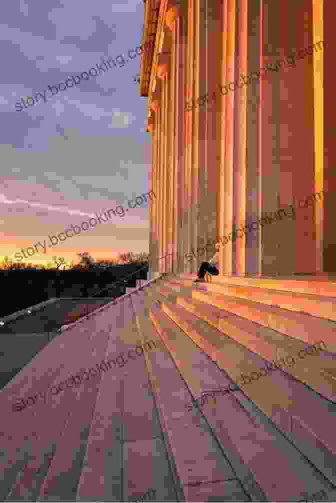 A Photo Of The Lincoln Memorial At Sunrise. Lonely Planet Washington DC (Travel Guide)